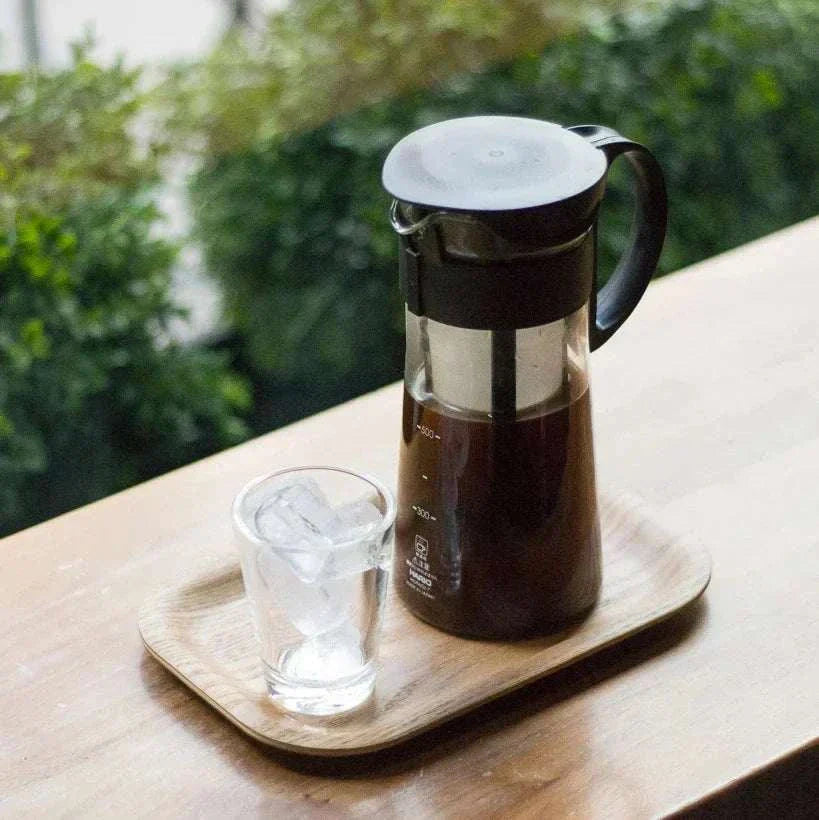 600ml Mizudashi Cold Brew Coffee Maker on tray with glass of ice.