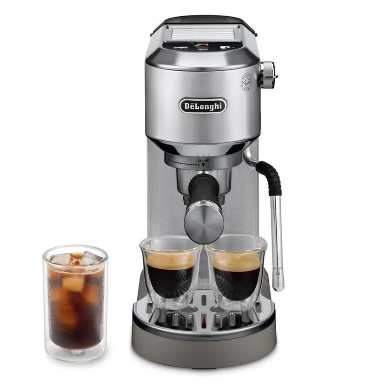 Delonghi Cafetera Dedica Duo espresso machine with digital display and milk frother in modern kitchen setting