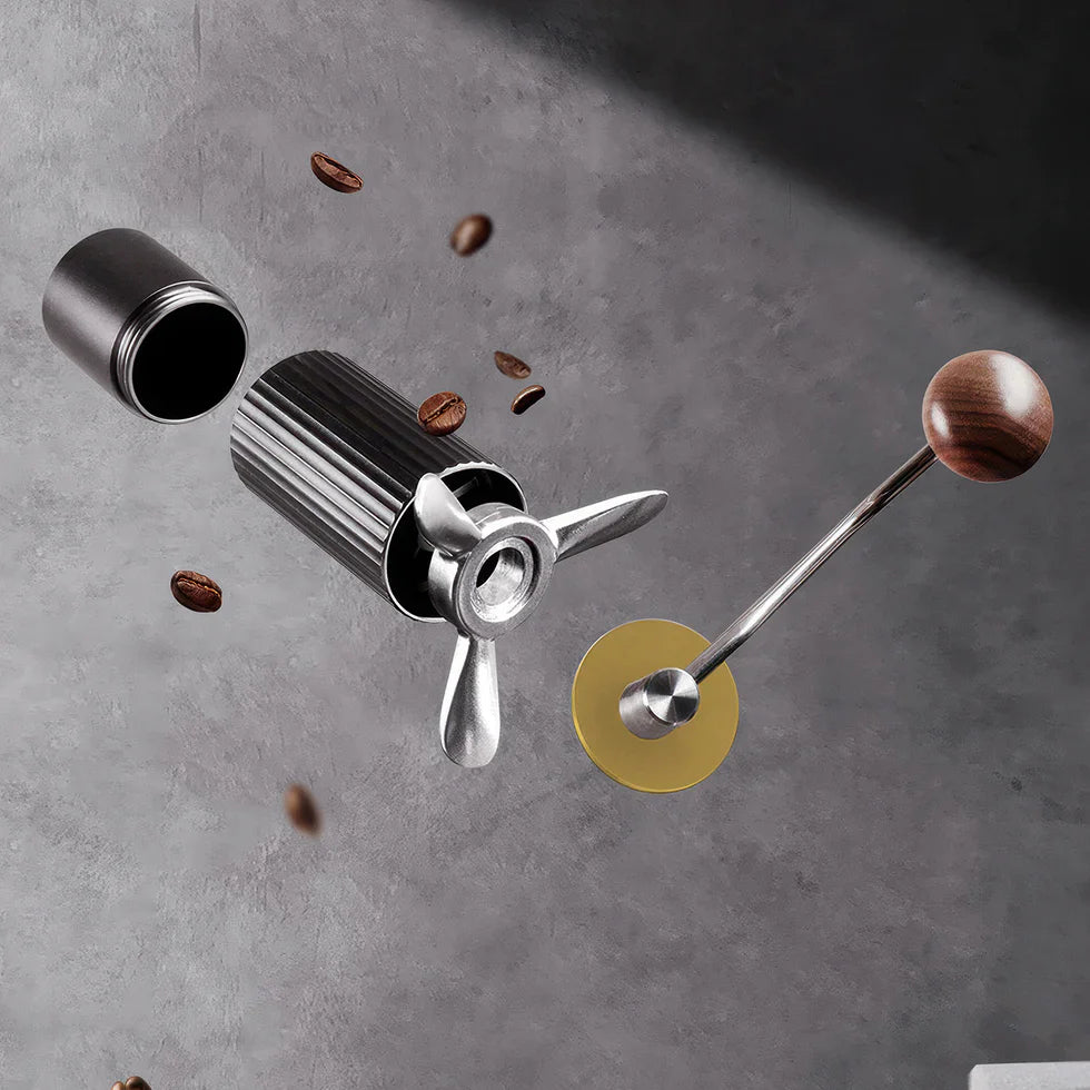 Molino Manual ZeroHero Z3 compacto con fresas cónicas de acero inoxidable y recubrimiento de titanio para molienda precisa de café