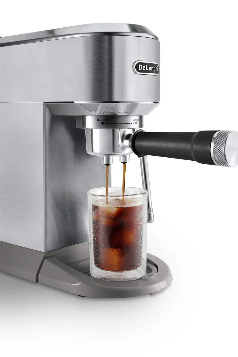 Delonghi Cafetera Dedica Duo compact espresso machine with digital display and milk frother for homemade coffee drinks