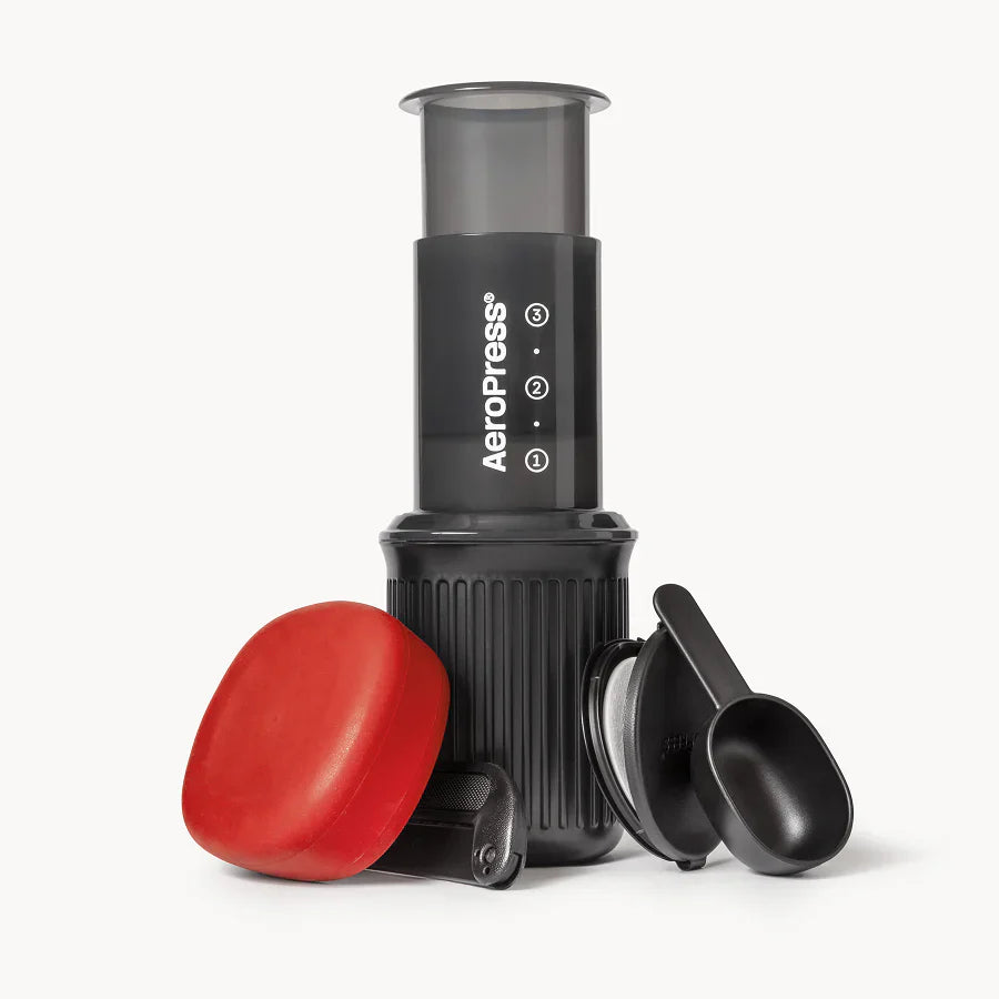 AeroPress Go cafetera a presión compacta y portátil para café de viaje