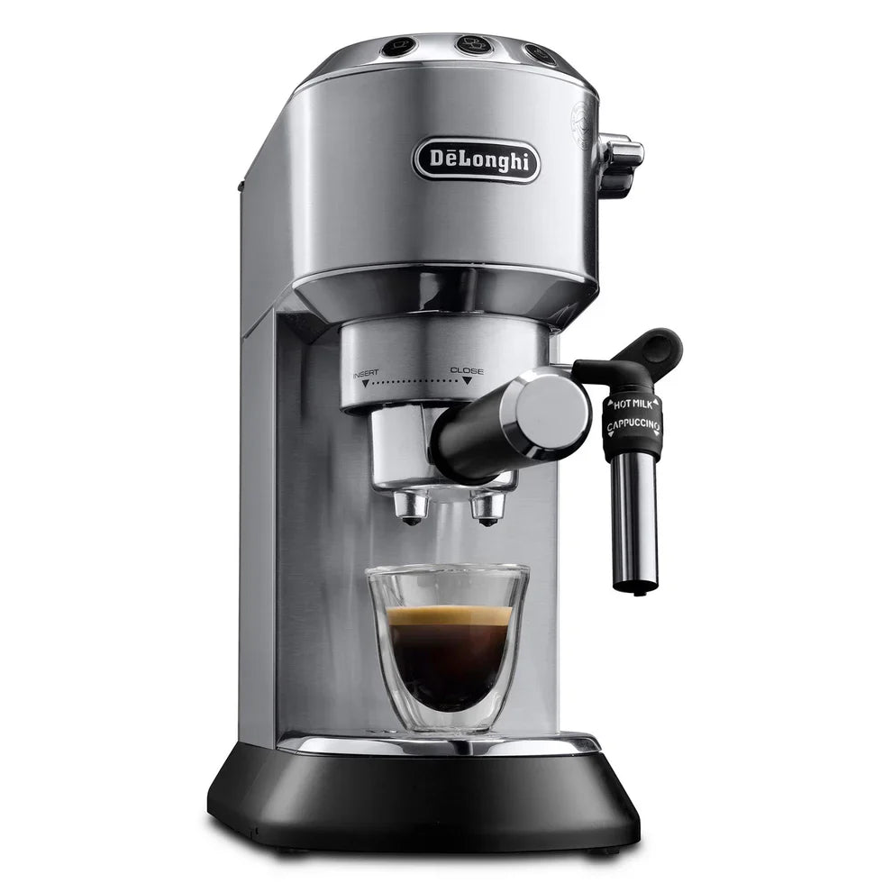Cafetera Delonghi Dedica de diseño compacto y elegante en acero inoxidable para espresso y cappuccino