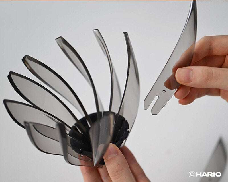 Hario V60 Suiren Dripper transparente con diseño tipo flor y herramienta de ajuste para café filtrado pour-over